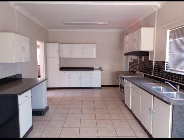 4 BEDROOM HOUSE FOR SALE IN SUNNYRIDGE